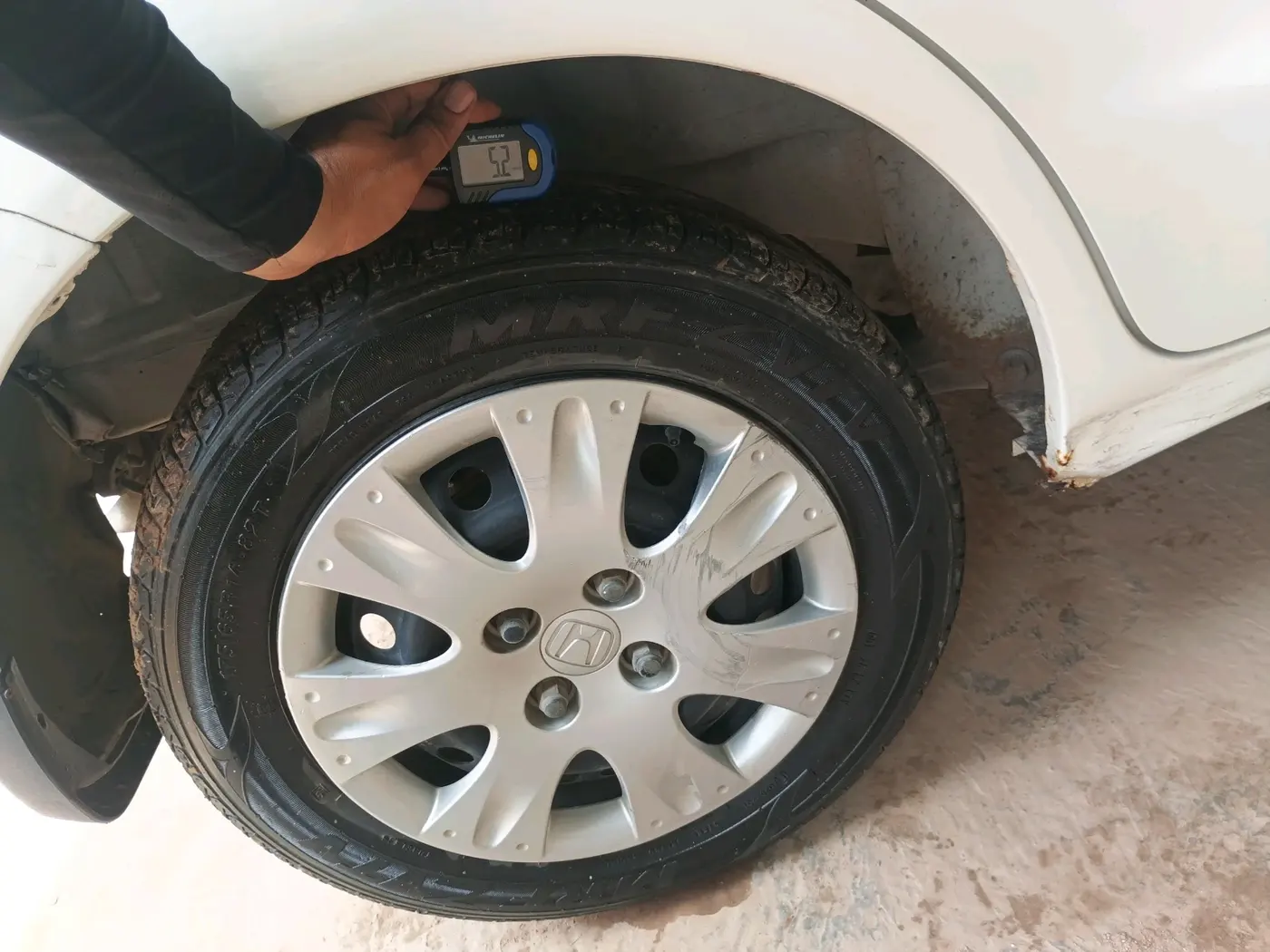2012 Honda Brio S MT, Petrol, Manual, 69,689 km, tyre