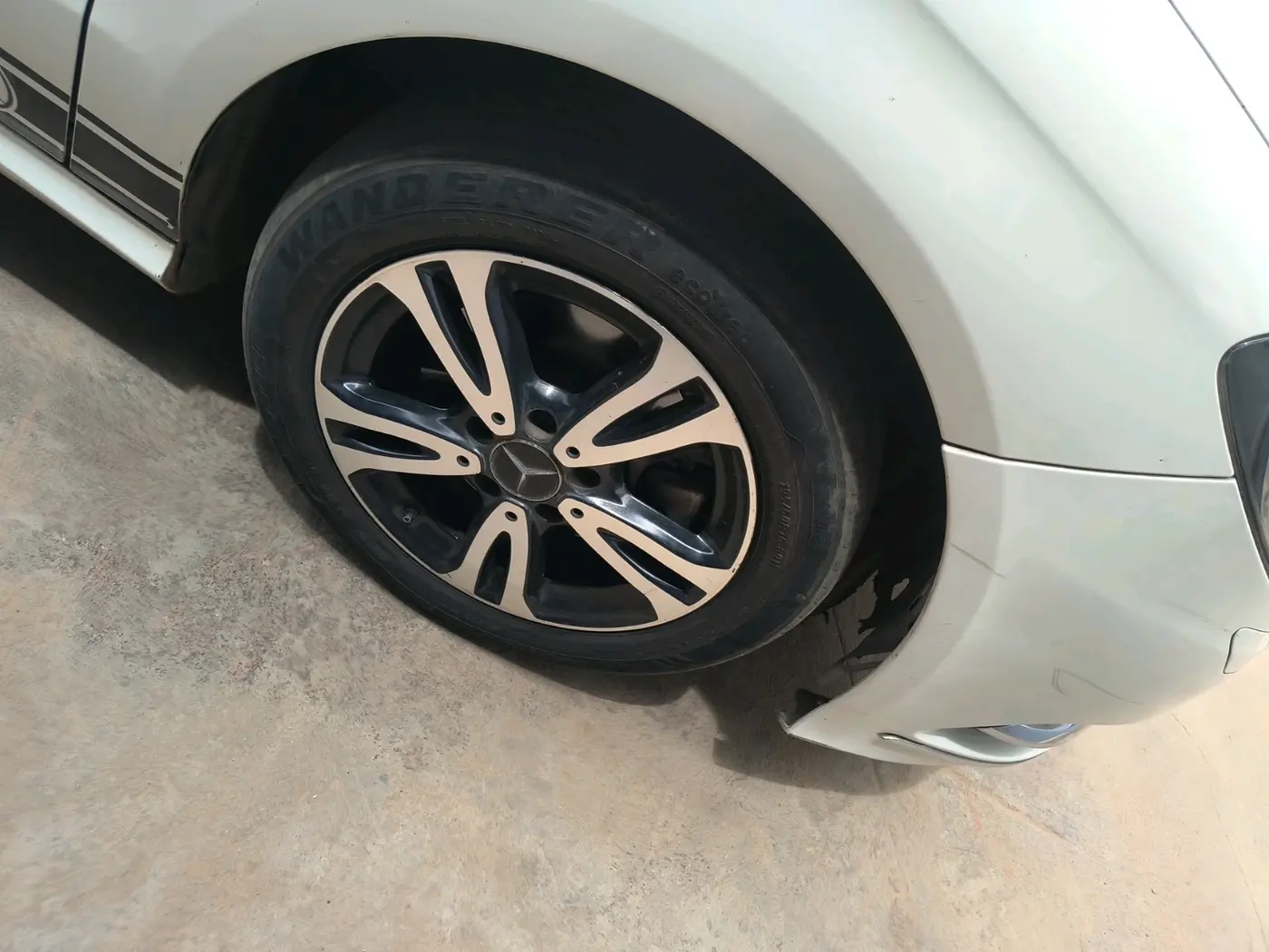 2014 Mercedes Benz B Class B180, Diesel, Automatic, 82,259 km, tyre