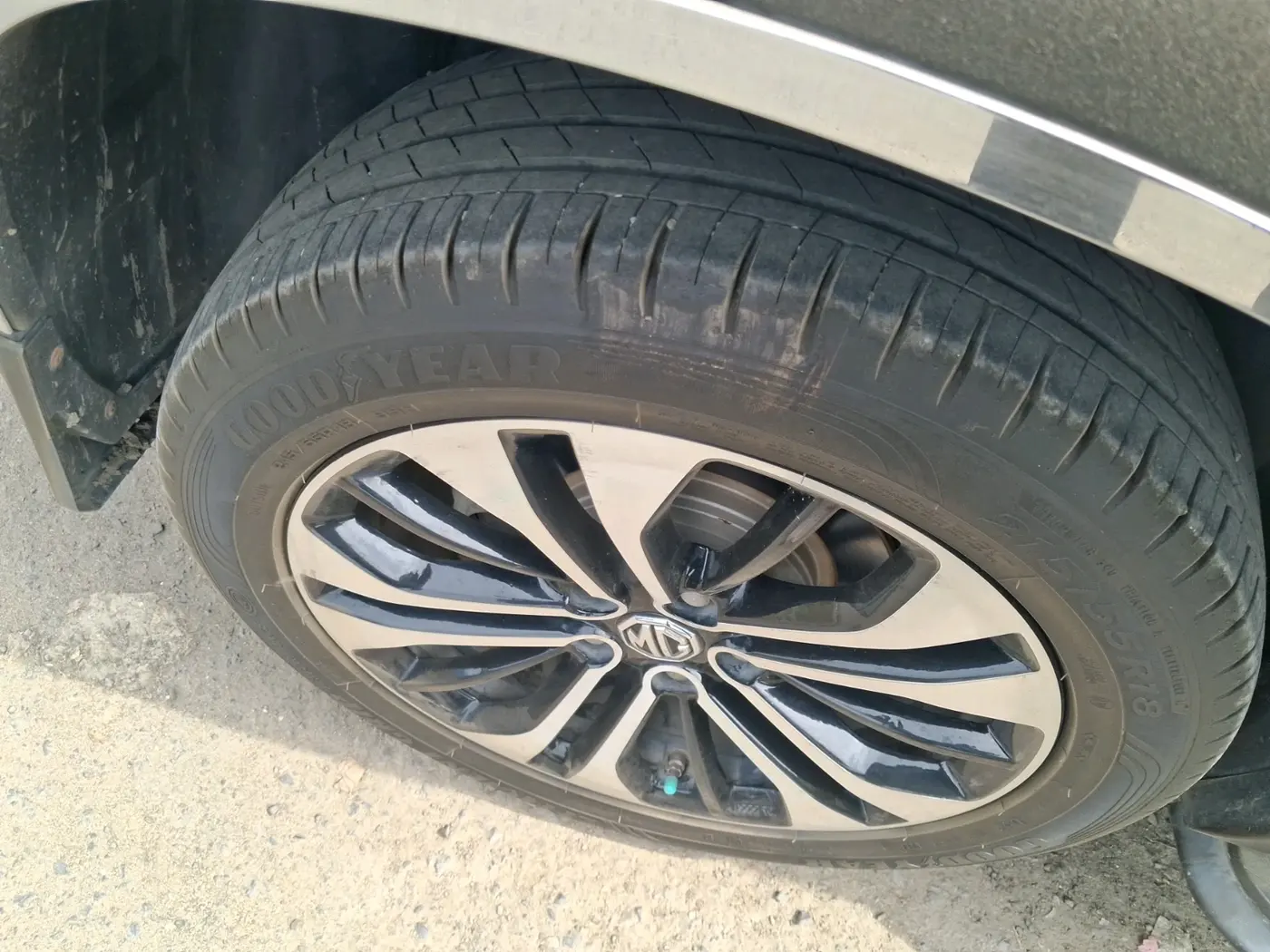2022 MG HECTOR SMART HYBRID 1.5 PETROL, Petrol, Manual, 20,539 km, tyre