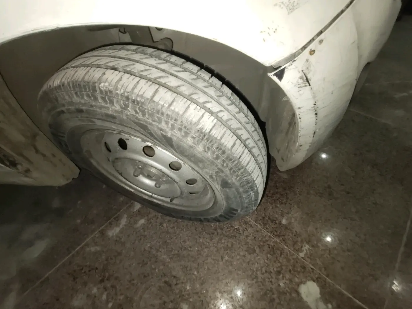 2016 Maruti Ritz LXI, CNG, Manual, 1,28,932 km, tyre