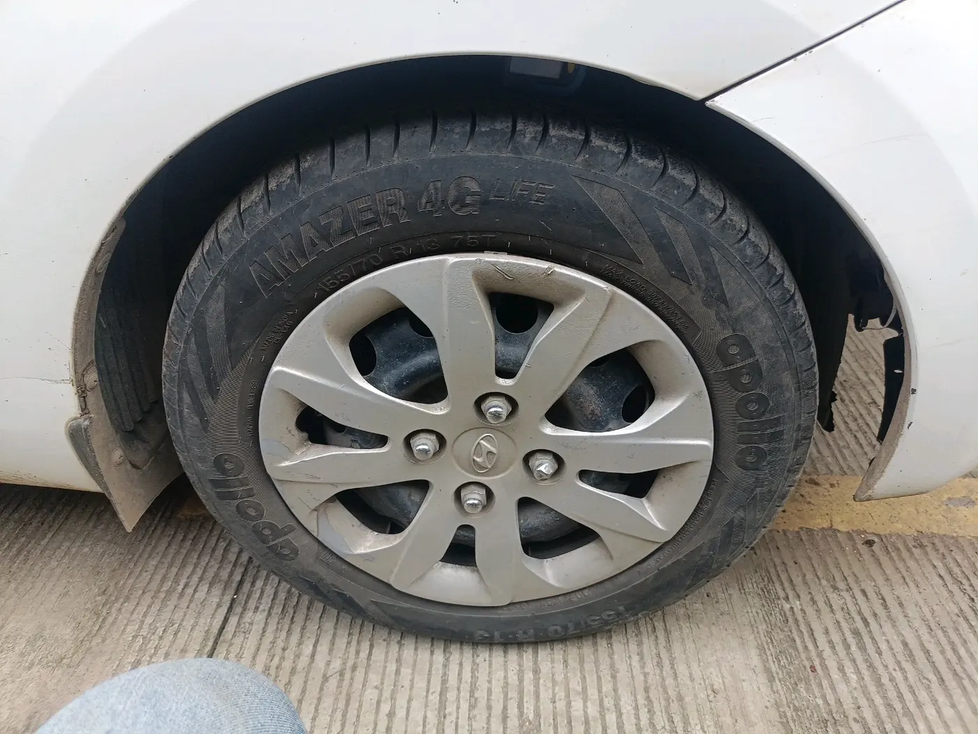 2017 Hyundai Eon MAGNA +, Petrol, Manual, 1,20,025 km, tyre