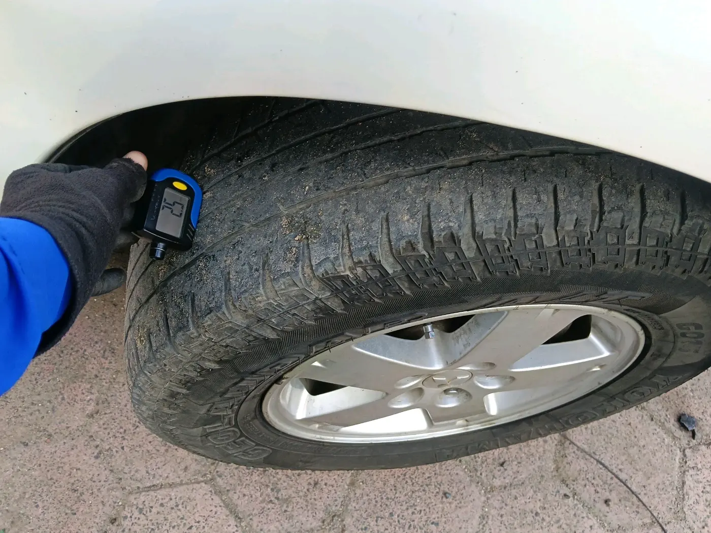 2011 Mitsubishi Outlander 2.4 MIVEC, Petrol, Automatic, 1,07,066 km, tyre