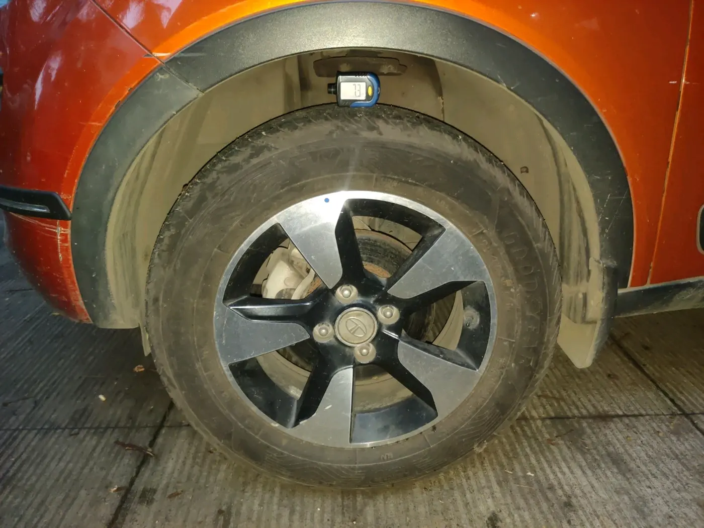 2018 Tata NEXON XZA PLUS PETROL DUAL TONE, Petrol, Automatic, 66,186 km, tyre