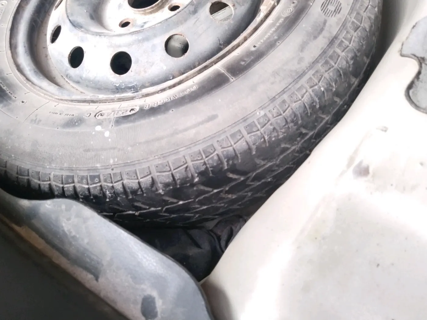 2014 Maruti Swift Dzire VXI, Petrol, Manual, 84,997 km, tyre