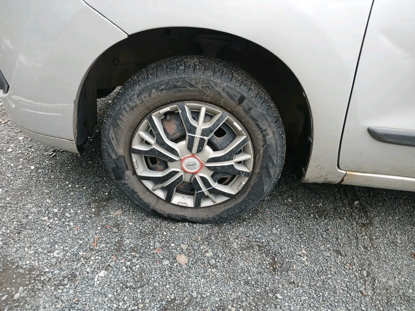 2011 Maruti Wagon R 1.0 VXI, CNG, Manual, 1,00,187 km, tyre