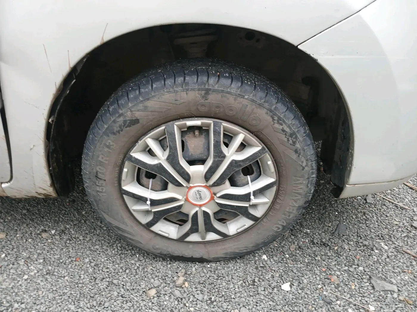 2011 Maruti Wagon R 1.0 VXI, CNG, Manual, 1,00,187 km, tyre