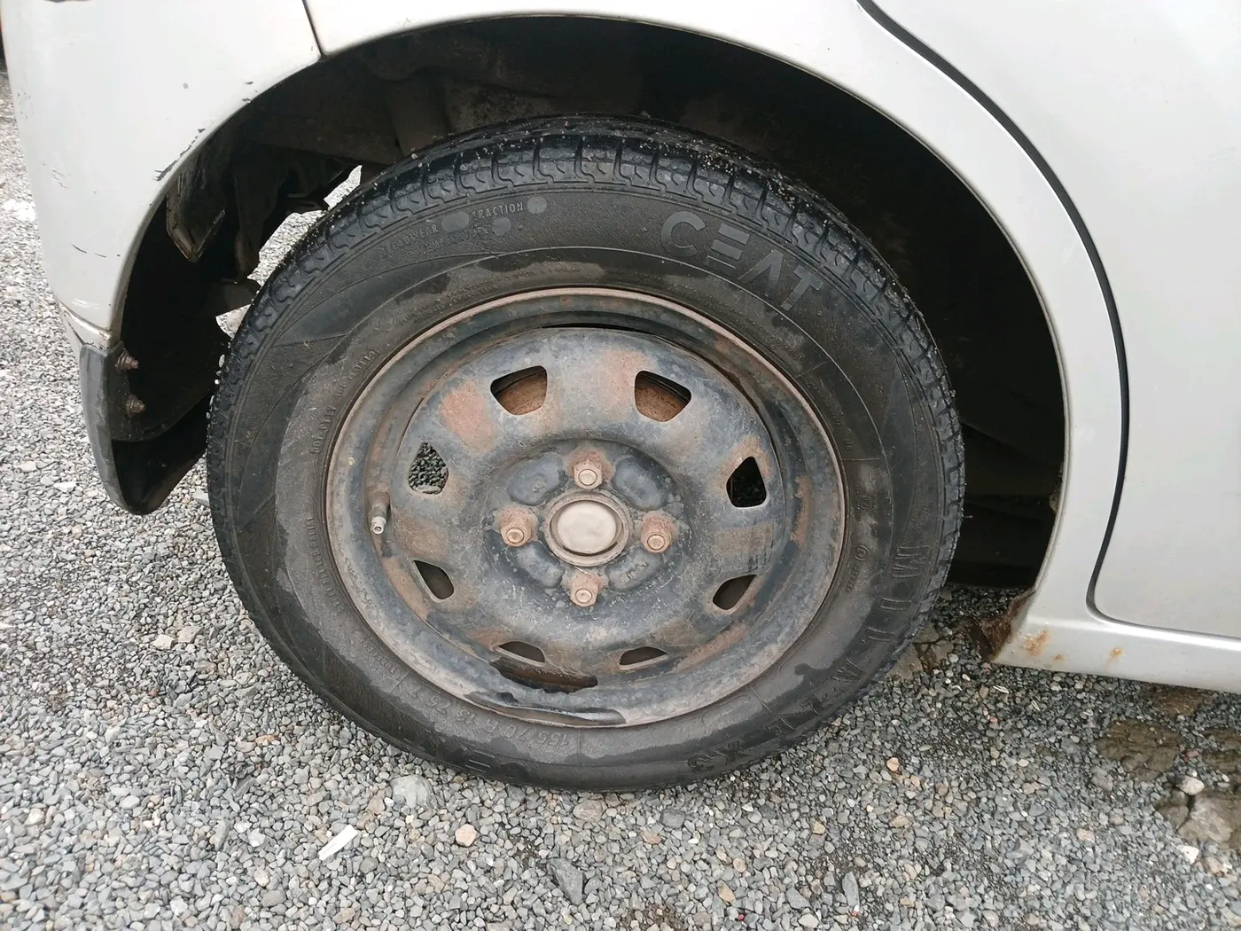 2011 Maruti Wagon R 1.0 VXI, CNG, Manual, 1,00,187 km, tyre