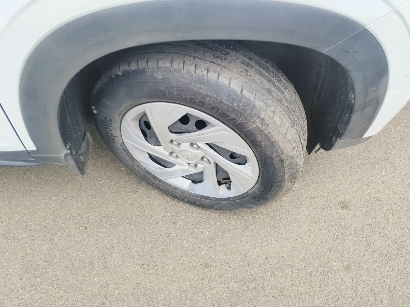 2023 Hyundai Creta E 1.5 PETROL, Petrol, Manual, 80,490 km, tyre