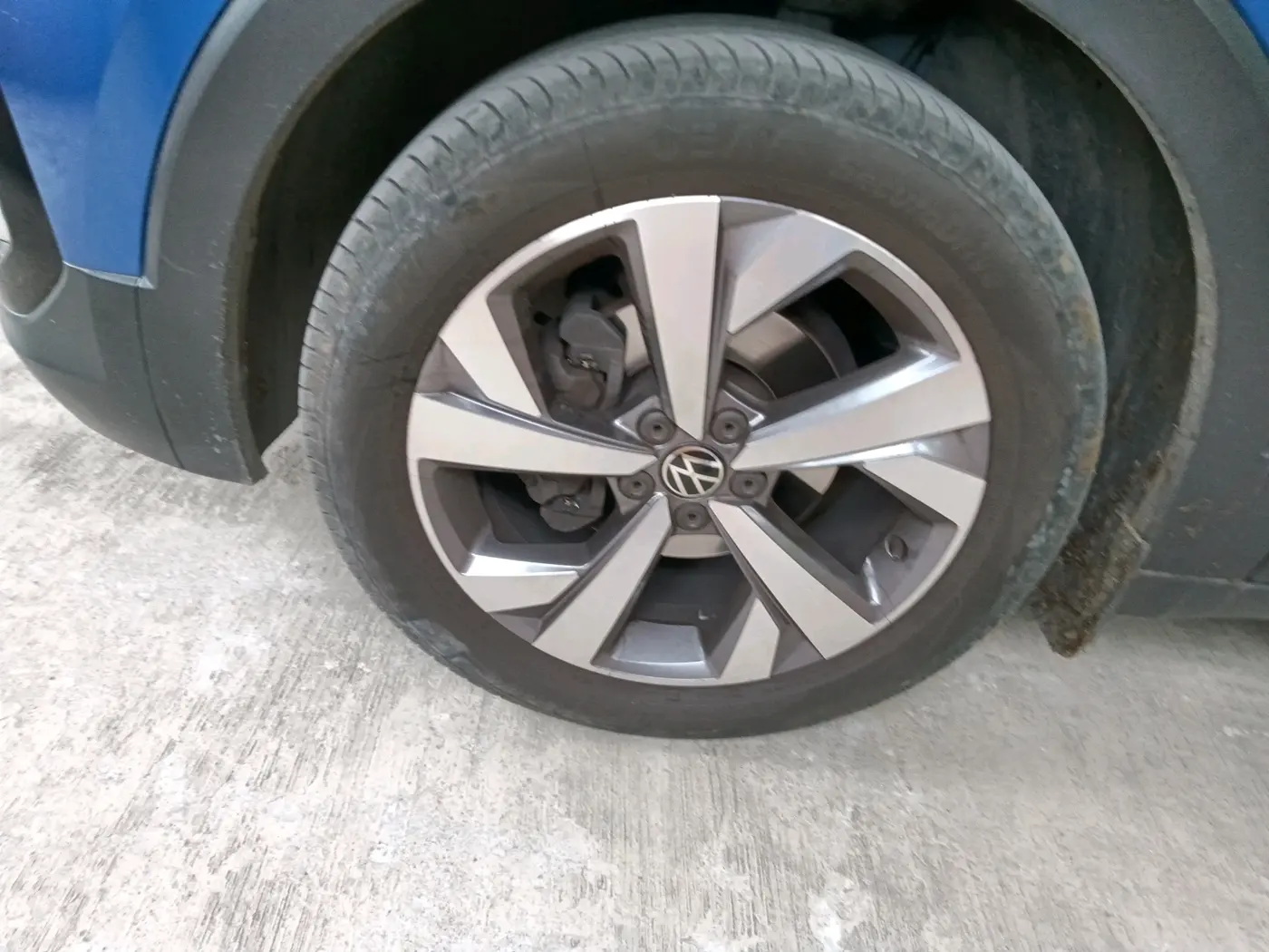 2022 Volkswagen TAIGUN TOPLINE 1.0 TSI AT, Petrol, Automatic, 21,549 km, tyre