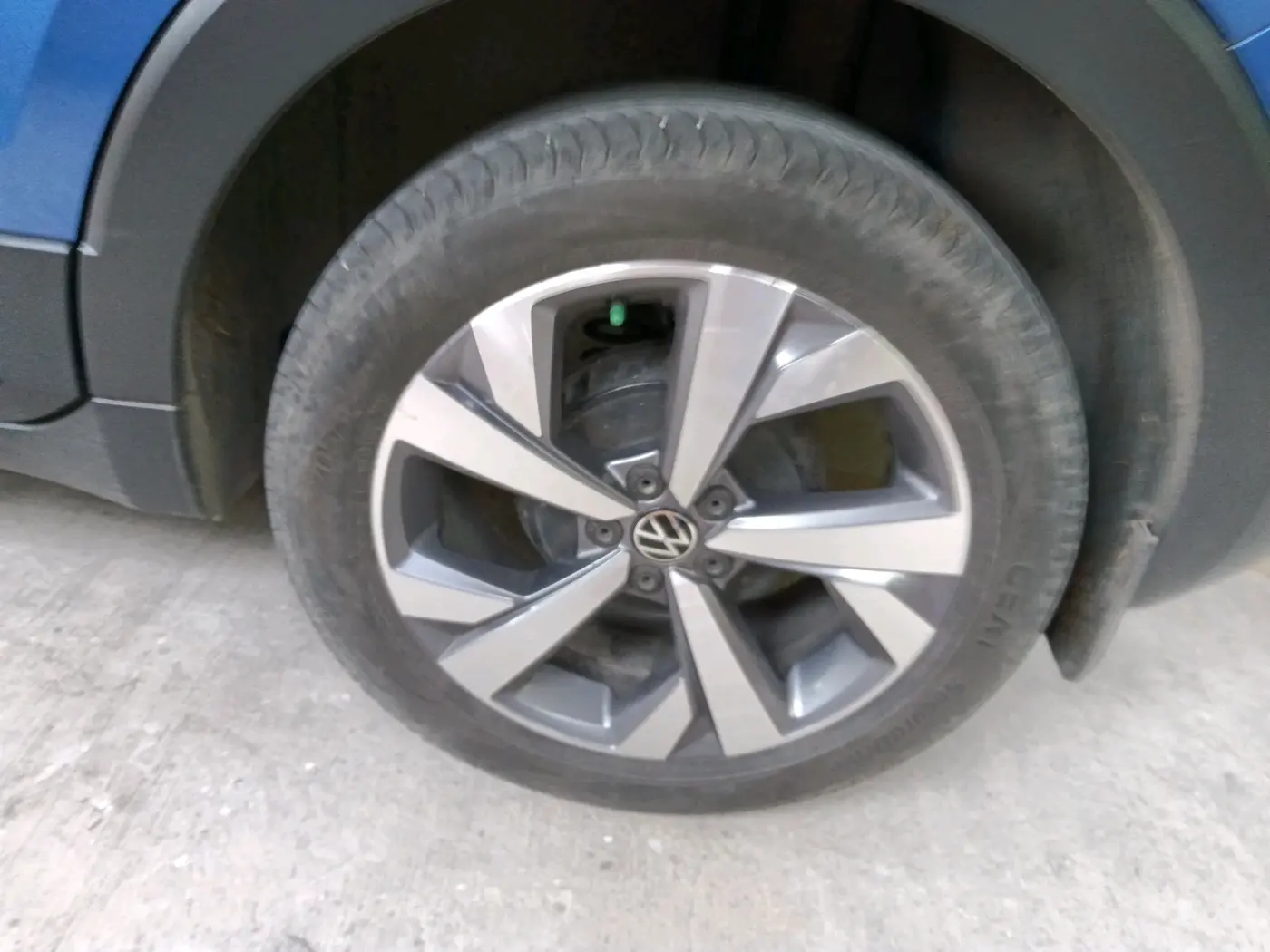 2022 Volkswagen TAIGUN TOPLINE 1.0 TSI AT, Petrol, Automatic, 21,549 km, tyre