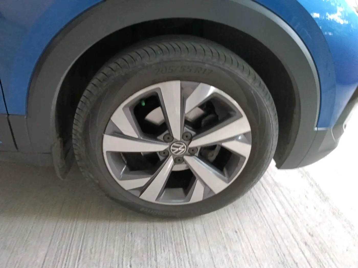 2022 Volkswagen TAIGUN TOPLINE 1.0 TSI AT, Petrol, Automatic, 21,549 km, tyre