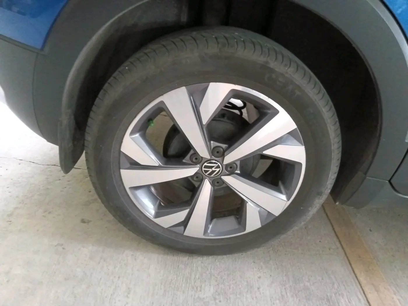 2022 Volkswagen TAIGUN TOPLINE 1.0 TSI AT, Petrol, Automatic, 21,549 km, tyre