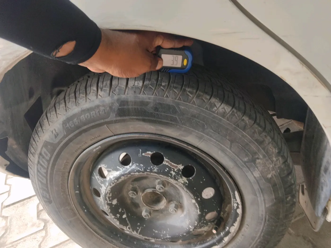 2018 Maruti Swift LXI, CNG, Manual, 86,048 km, tyre