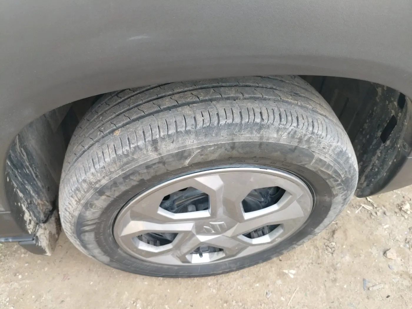 2023 Maruti BREZZA LXI S- CNG, CNG, Manual, 17,320 km, tyre