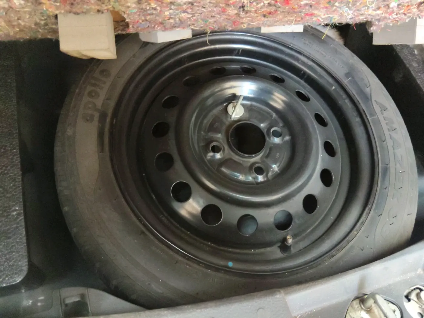 2012 Maruti Wagon R 1.0 VXI, Petrol, Manual, 33,887 km, tyre