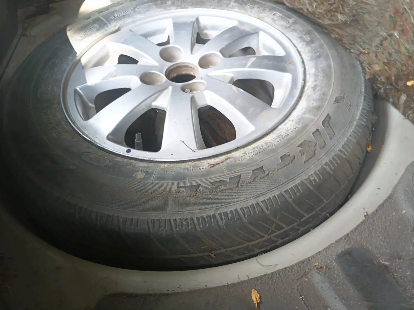 2011 Maruti Swift ZXI, Petrol, Manual, 63,614 km, tyre