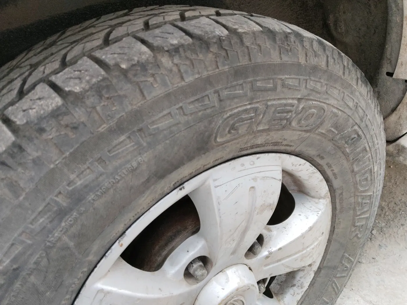 2015 Tata Safari Storme 2.2 VX 4X2, Diesel, Manual, 1,13,395 km, tyre