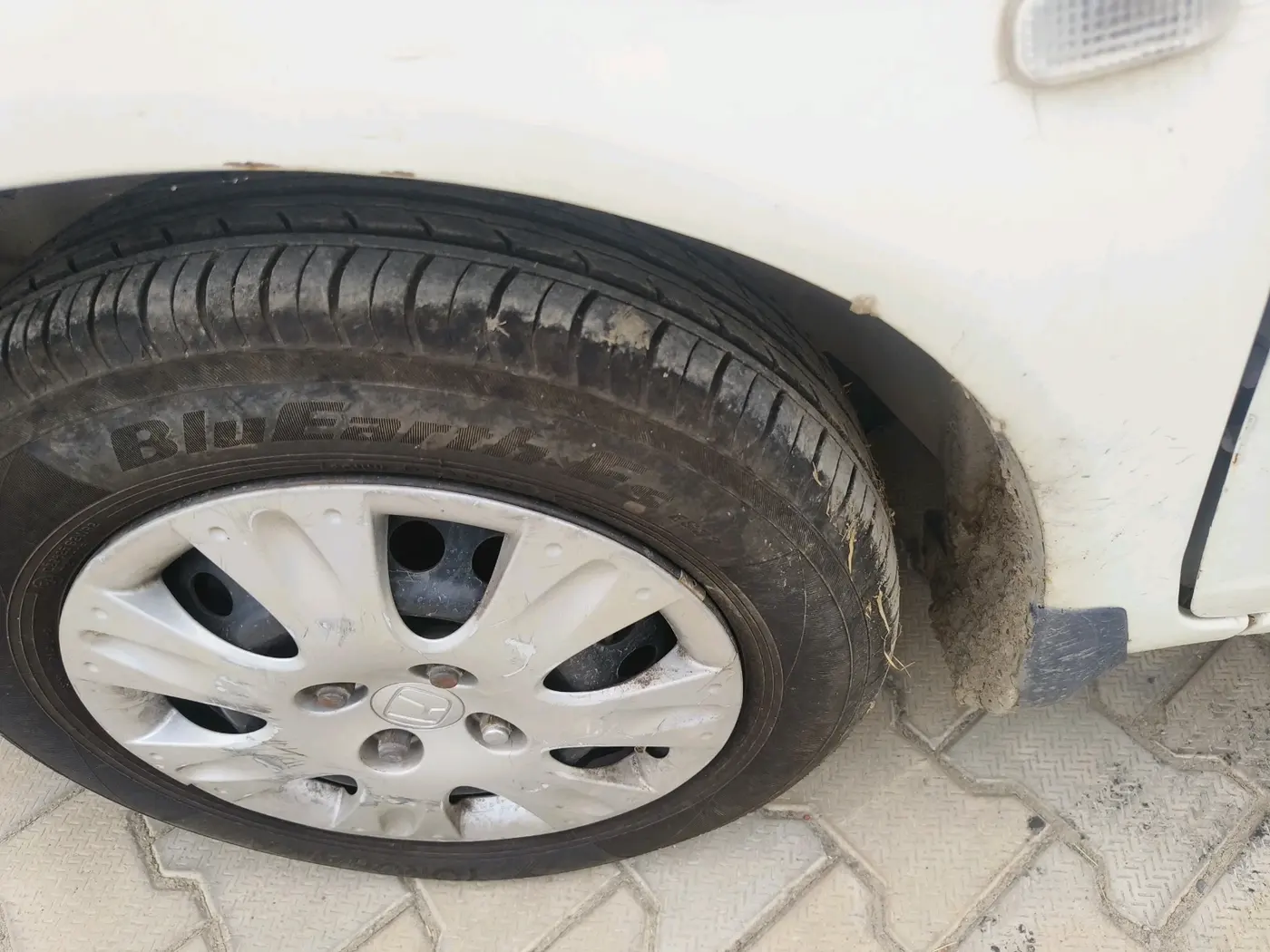 2012 Honda Brio S MT, Petrol, Manual, 1,63,557 km, tyre