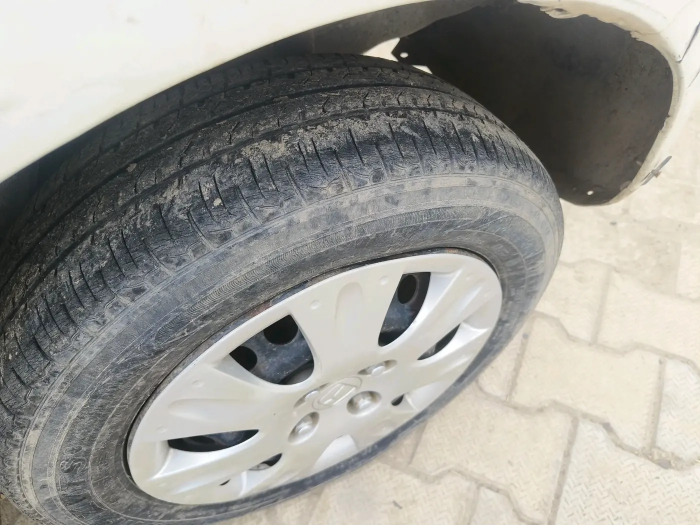 2012 Honda Brio S MT, Petrol, Manual, 1,63,557 km, tyre