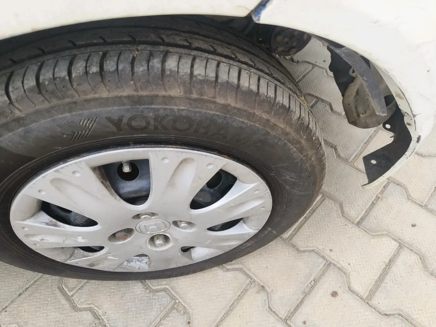 2012 Honda Brio S MT, Petrol, Manual, 1,63,557 km, tyre
