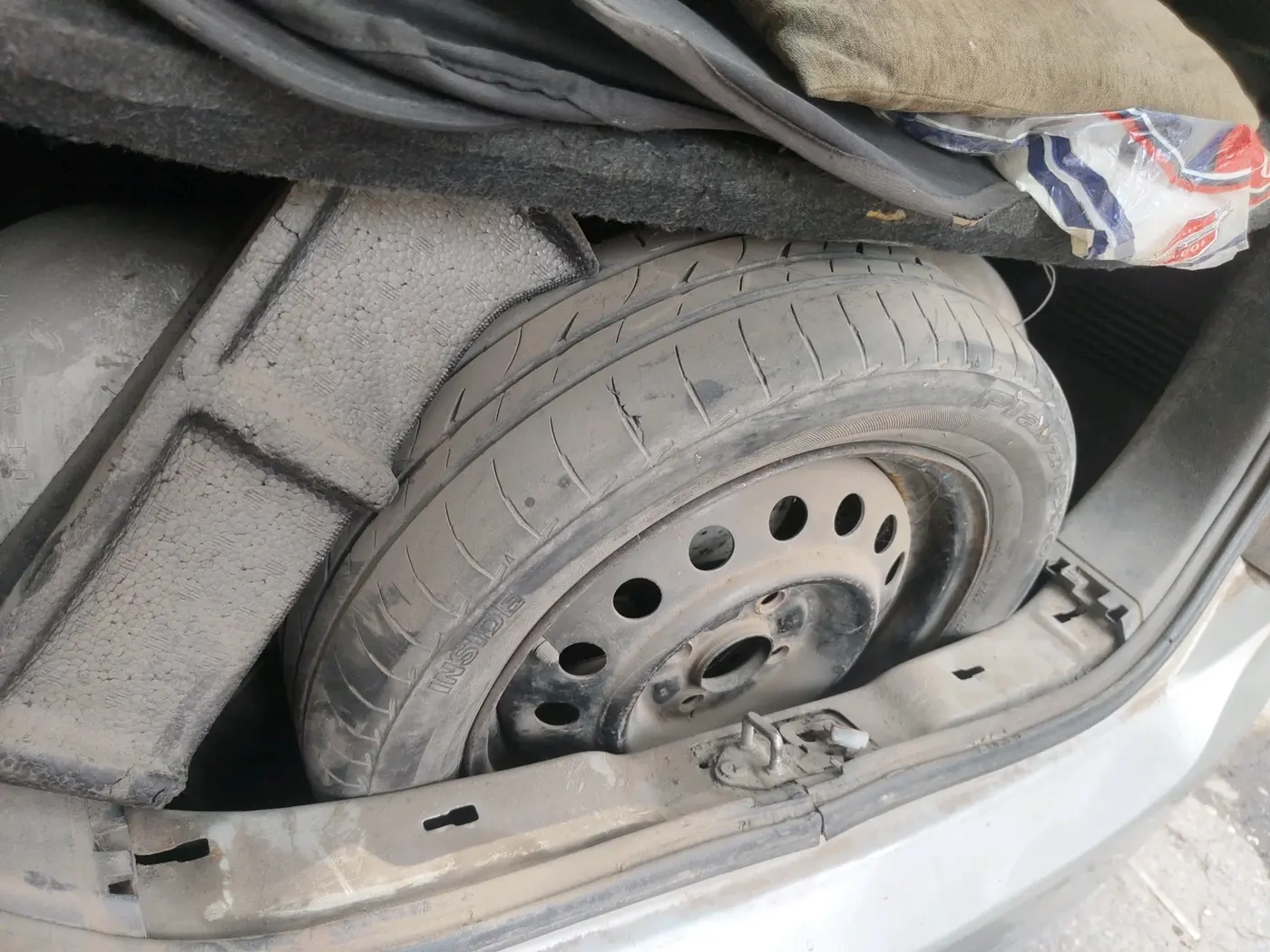 2016 Maruti Wagon R 1.0 LXI, CNG, Manual, 1,19,518 km, tyre