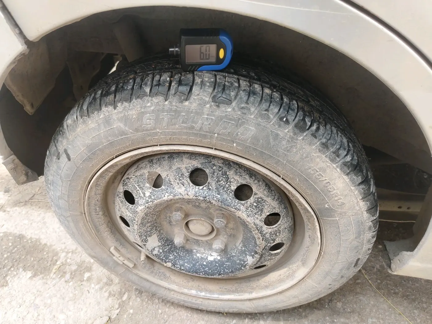 2016 Maruti Wagon R 1.0 LXI, CNG, Manual, 1,19,518 km, tyre