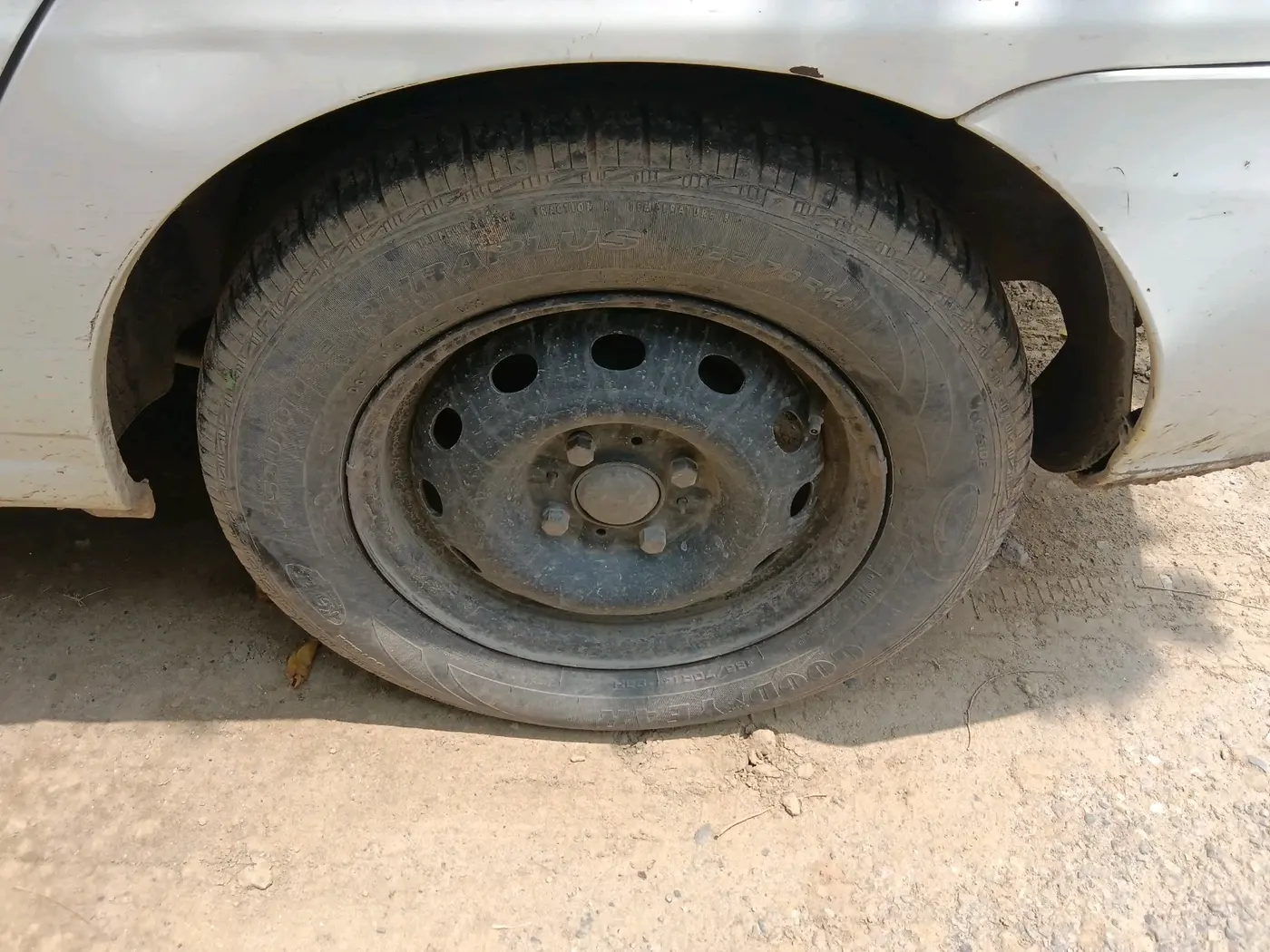 2016 Tata Indigo ECS LX TDI, Diesel, Manual, 1,61,745 km, tyre