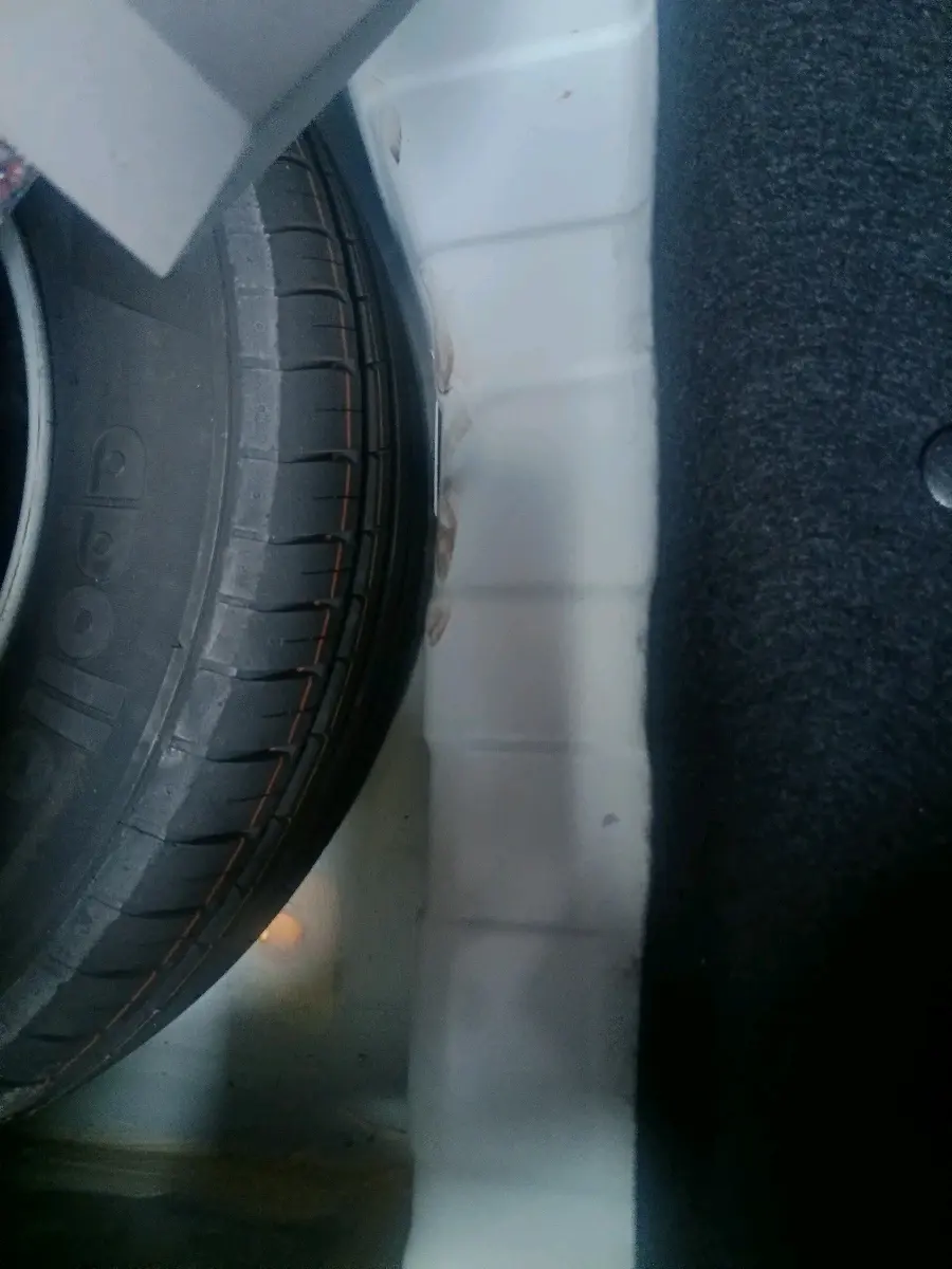 2025 Tata PUNCH Accomplished Plus AMT, Petrol, Automatic, 2,381 km, tyre