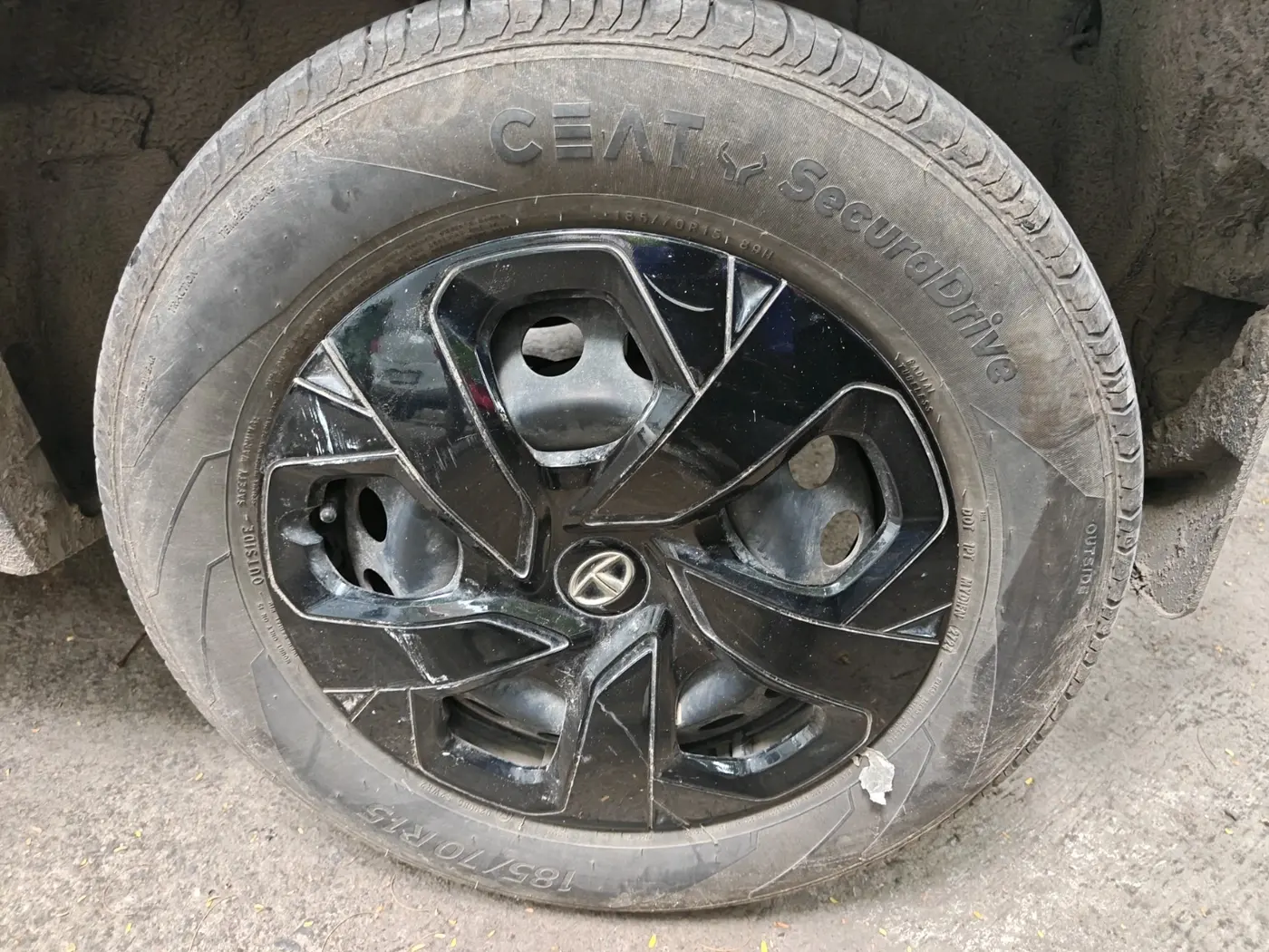 2024 Tata PUNCH PURE MT, Petrol, Manual, 11,713 km, tyre