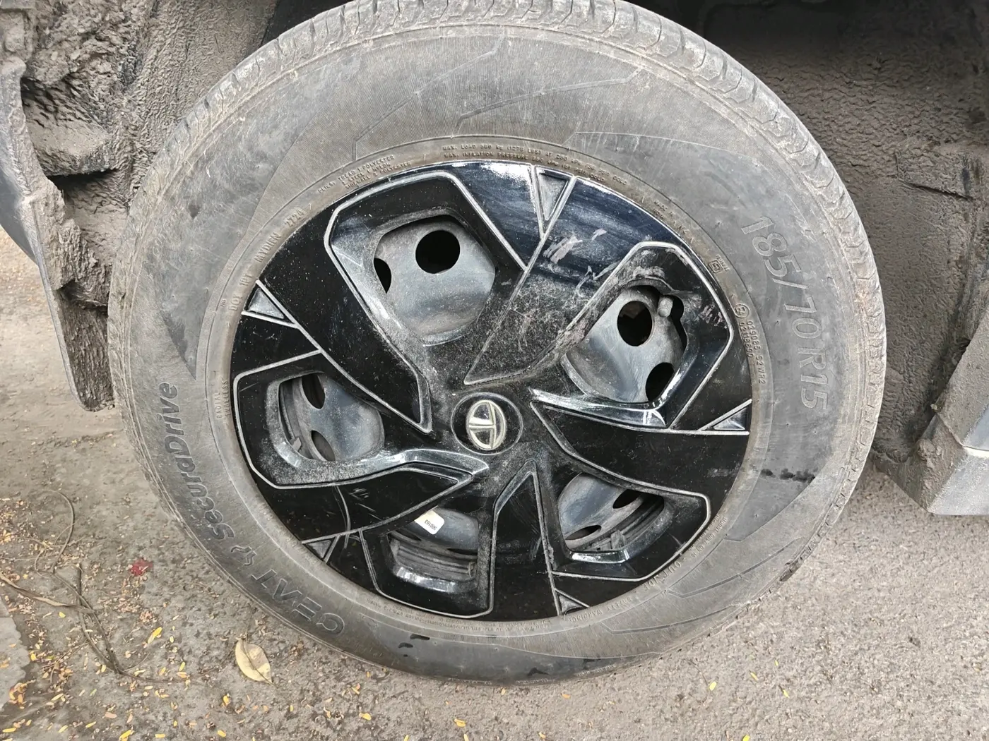 2024 Tata PUNCH PURE MT, Petrol, Manual, 11,713 km, tyre