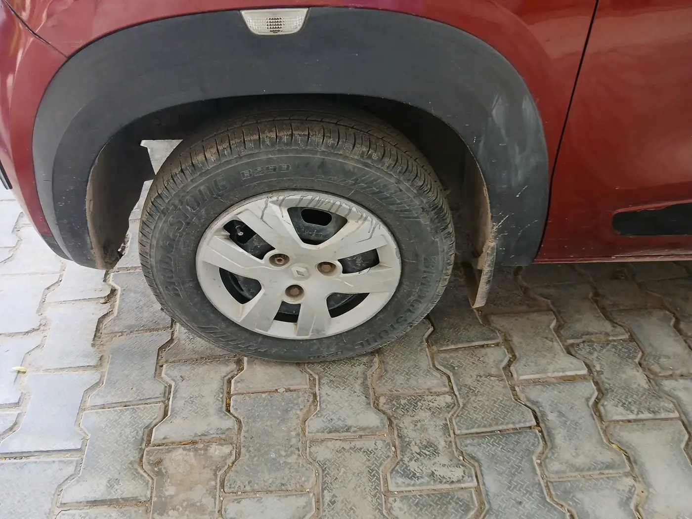 2016 Renault Kwid STD, Petrol, Manual, 87,827 km, tyre