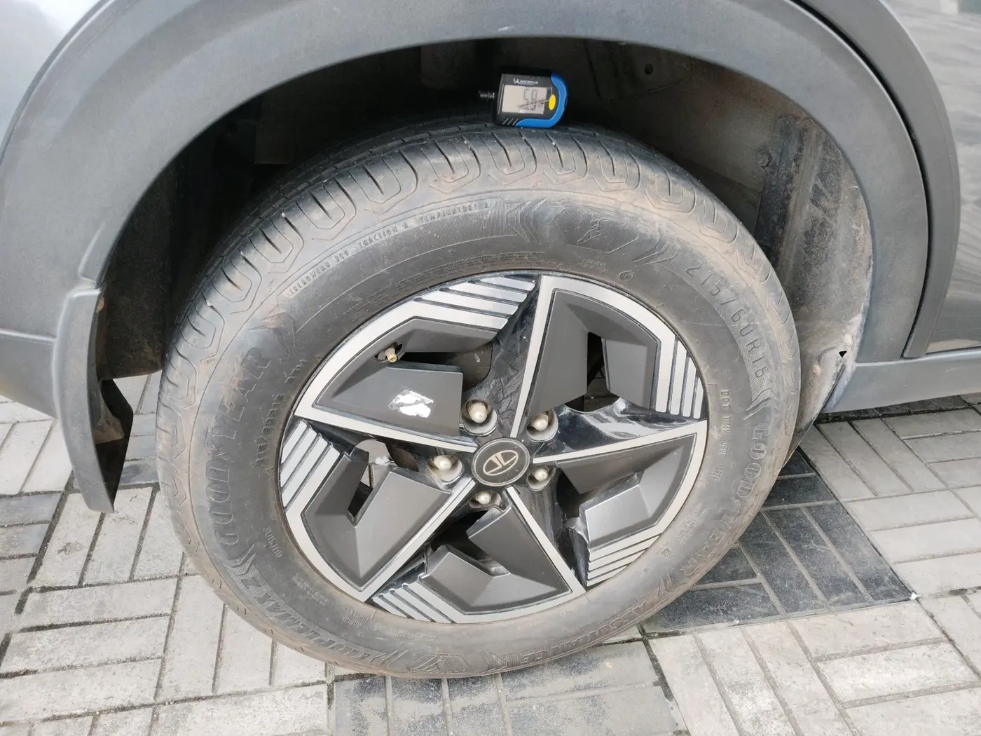 2024 Tata NEXON CREATIVE+ DCA 1.2 PETROL, Petrol, Automatic, 19,338 km, tyre