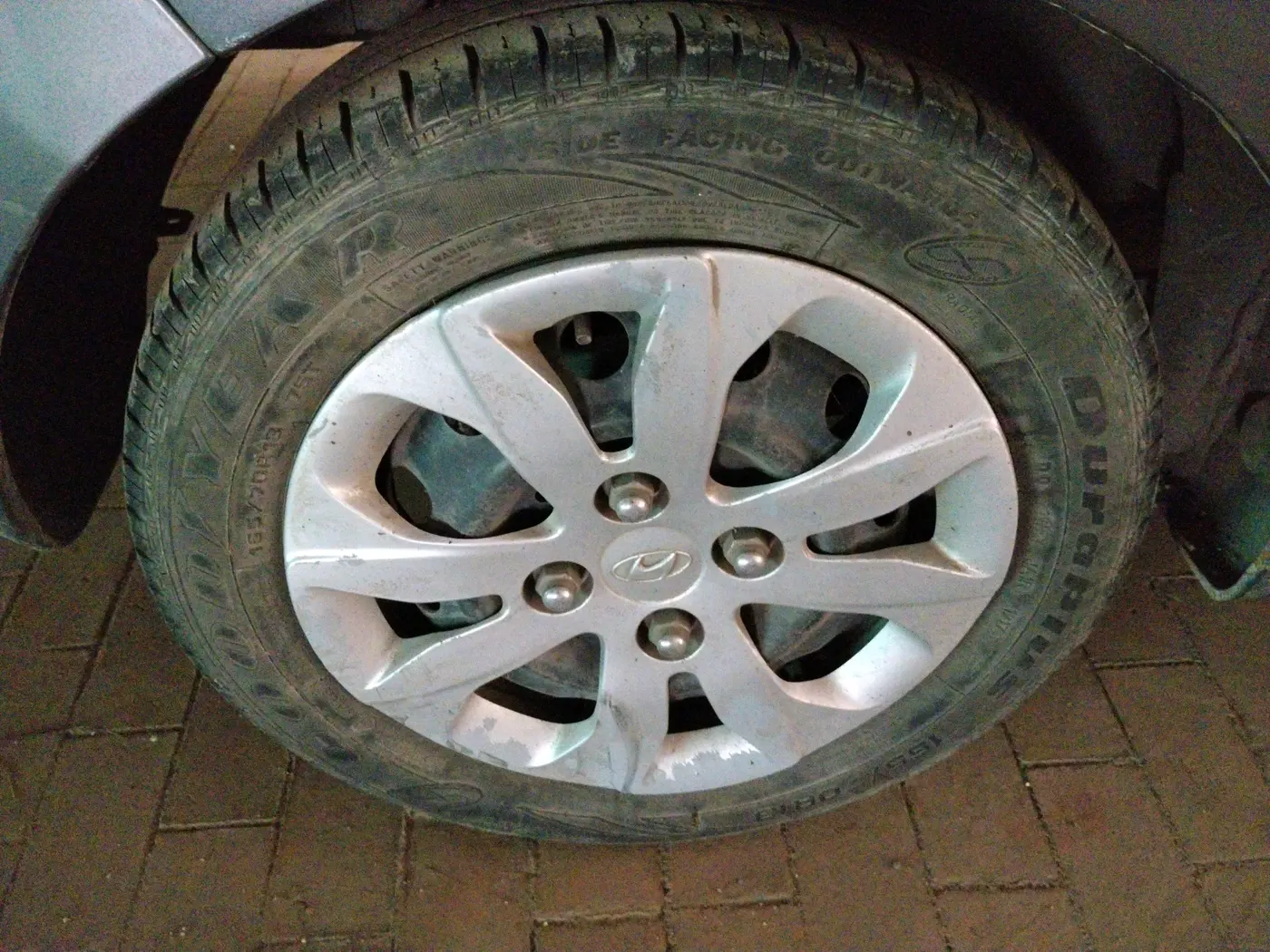 2017 Hyundai Eon SPORTZ, Petrol, Manual, 1,27,656 km, tyre