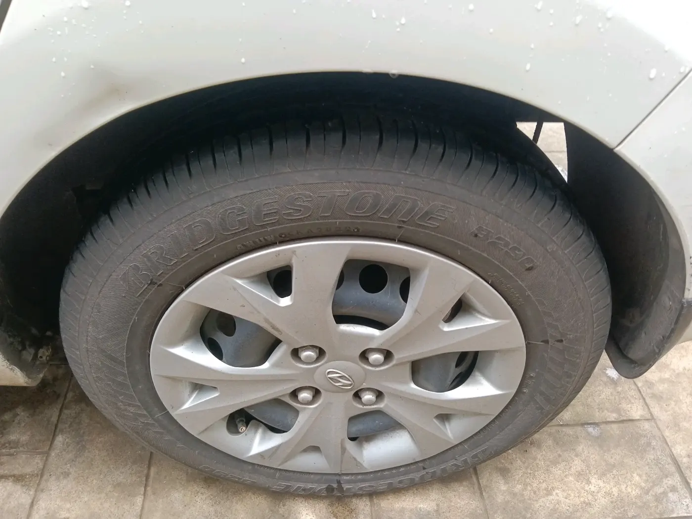 2016 Hyundai Grand i10 MAGNA AT 1.2 KAPPA VTVT, Petrol, Automatic, 53,801 km, tyre