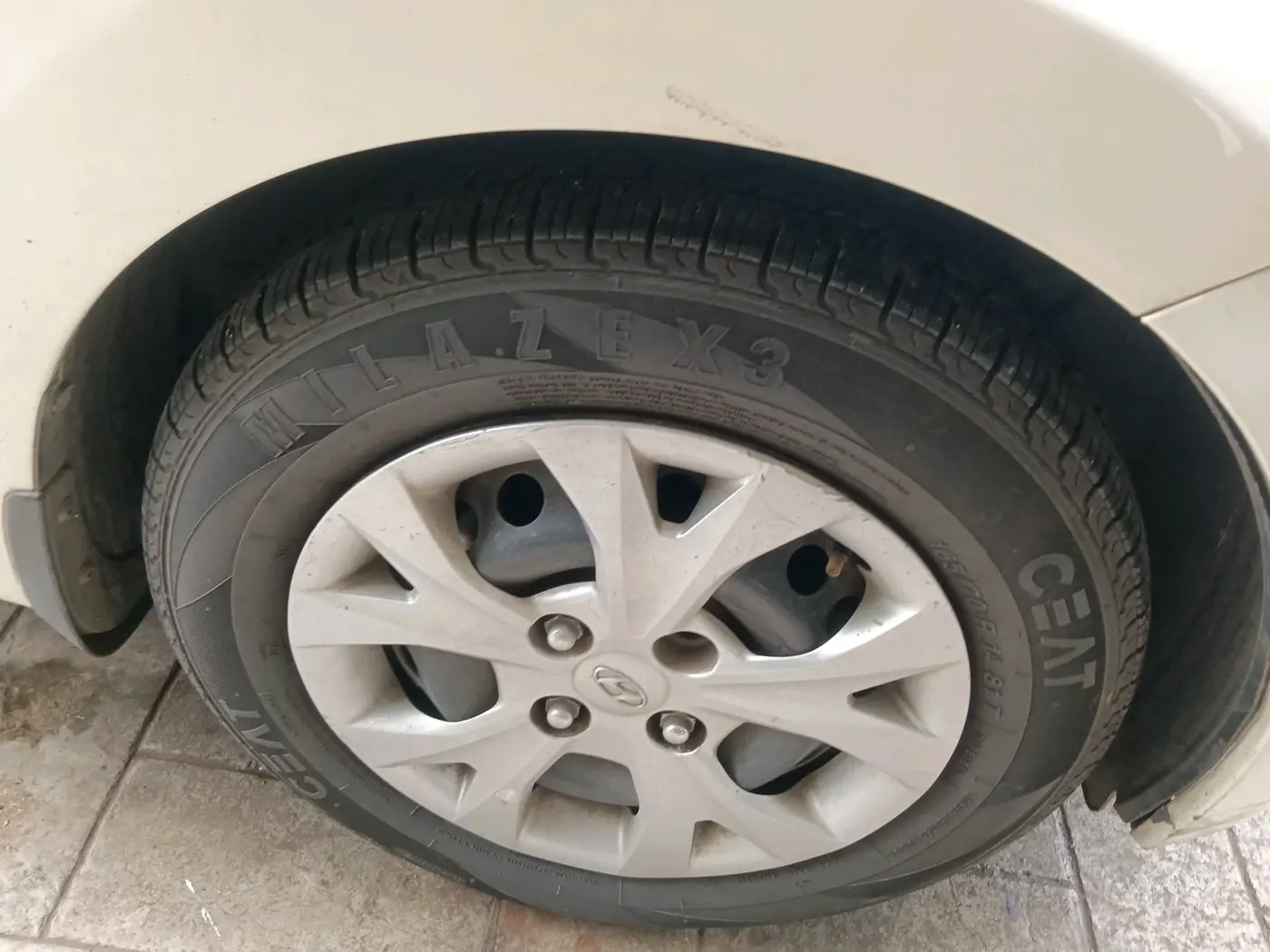2016 Hyundai Grand i10 MAGNA AT 1.2 KAPPA VTVT, Petrol, Automatic, 53,801 km, tyre