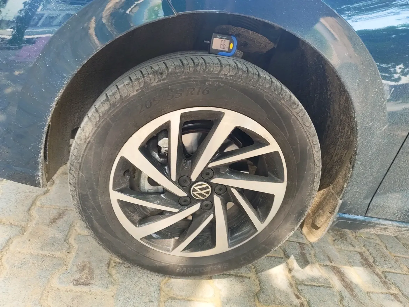 2025 Volkswagen VIRTUS TOPLINE TSI 1.0 MT, Petrol, Manual, 2,296 km, tyre
