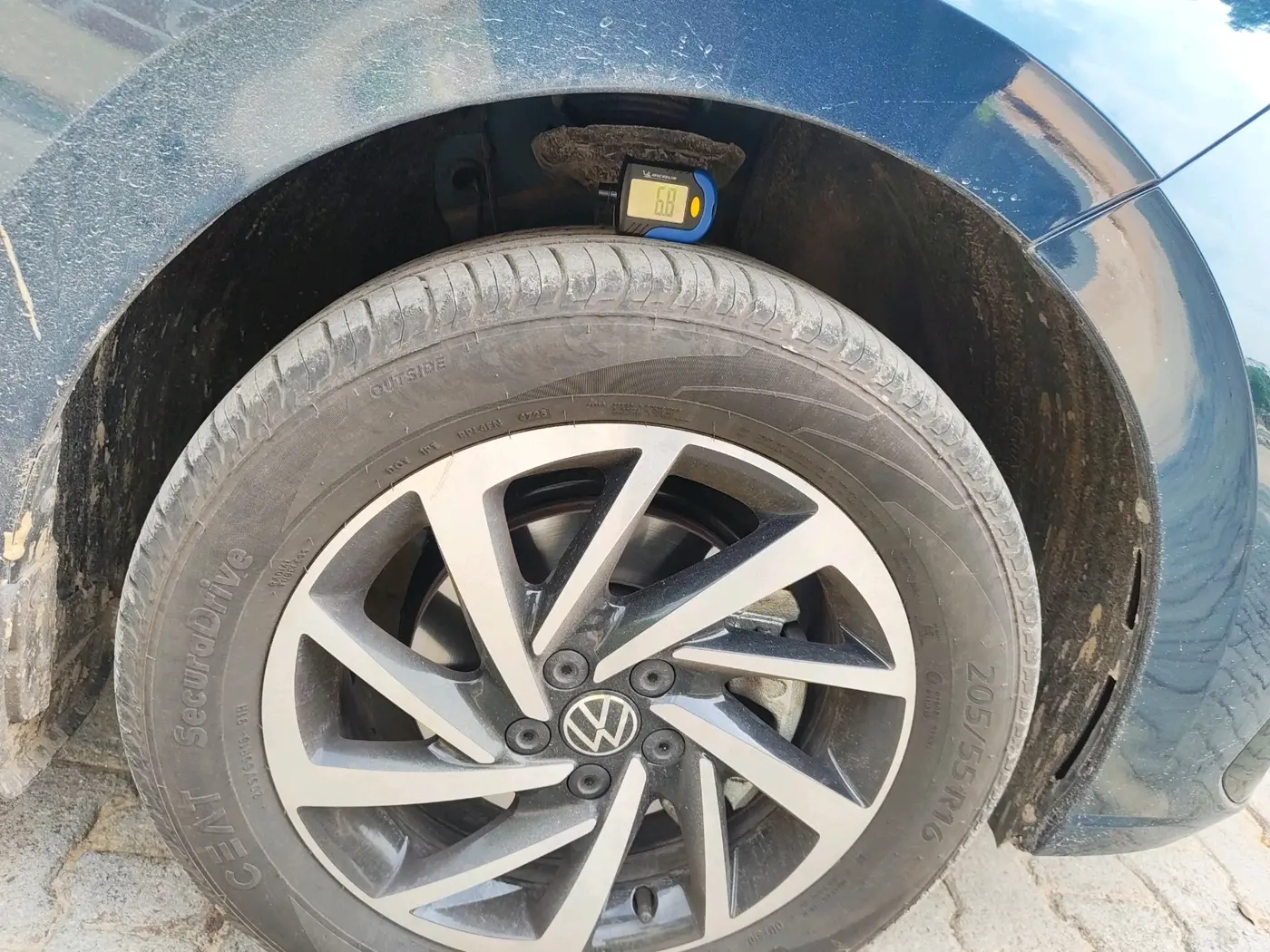 2025 Volkswagen VIRTUS TOPLINE TSI 1.0 MT, Petrol, Manual, 2,296 km, tyre