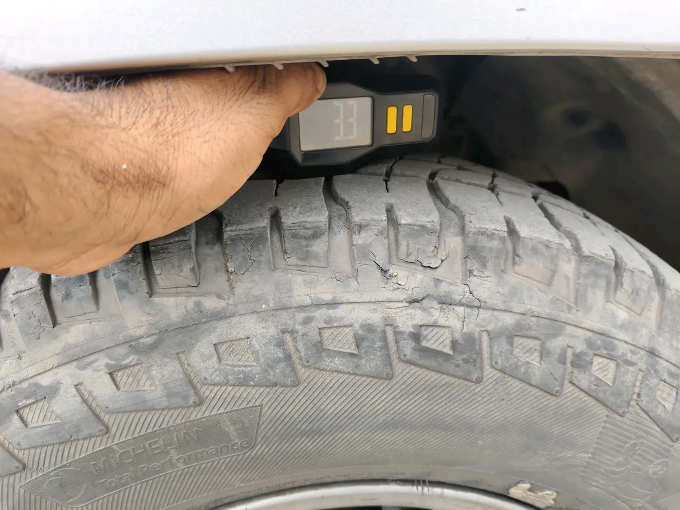 2018 Mahindra TUV300 T10, Diesel, Manual, 1,38,726 km, tyre