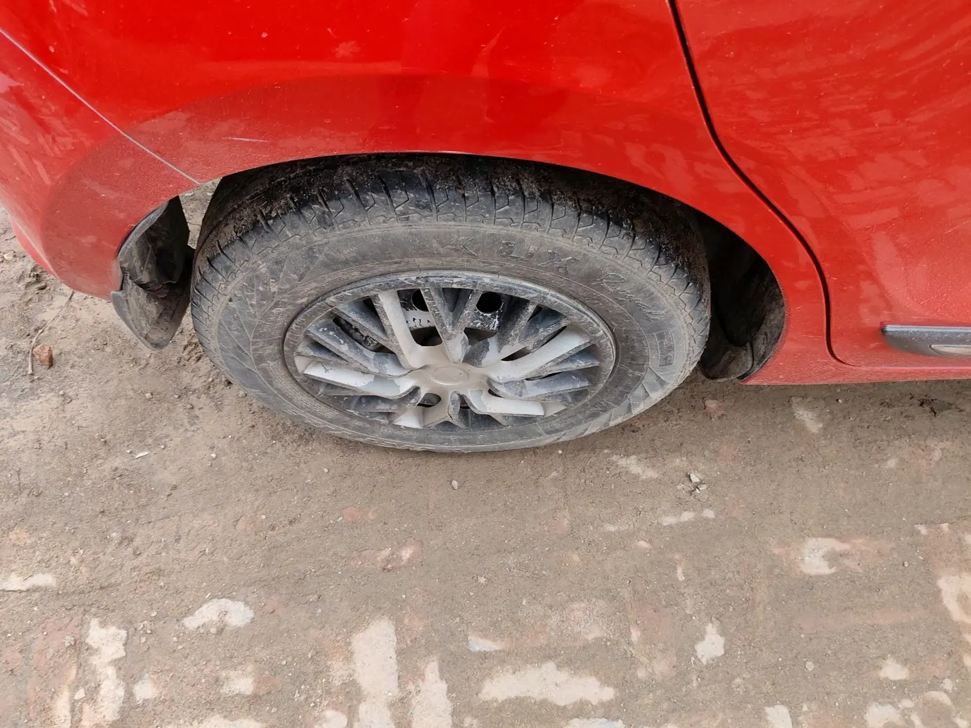 2022 Maruti Swift LXI, Petrol, Manual, 60,667 km, tyre