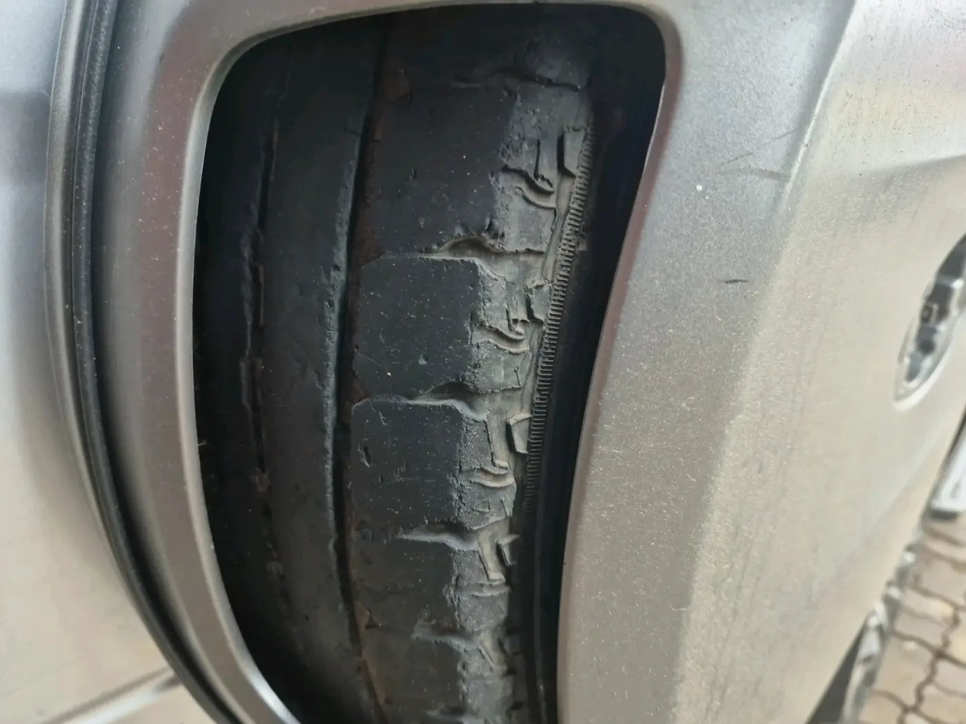 2017 Mahindra TUV300 T10, Diesel, Manual, 1,06,856 km, tyre