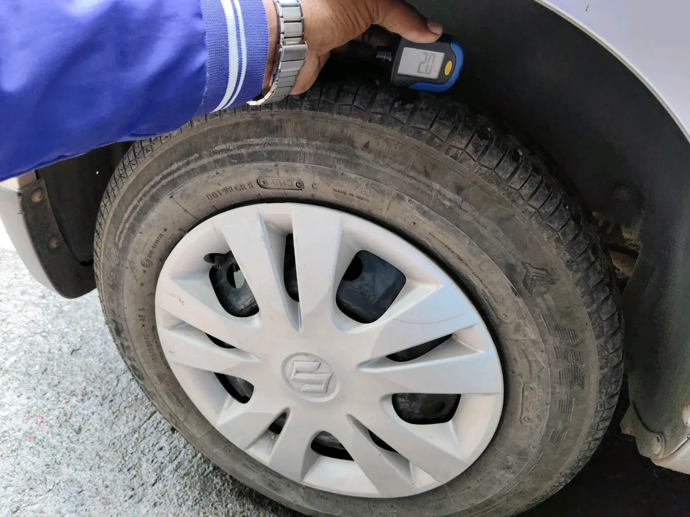 2013 Maruti Swift Dzire VXI, Petrol, Manual, 65,097 km, tyre