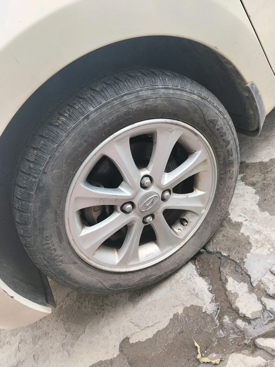 2014 Hyundai Grand i10 ASTA 1.1 CRDI, Diesel, Manual, 85,411 km, tyre