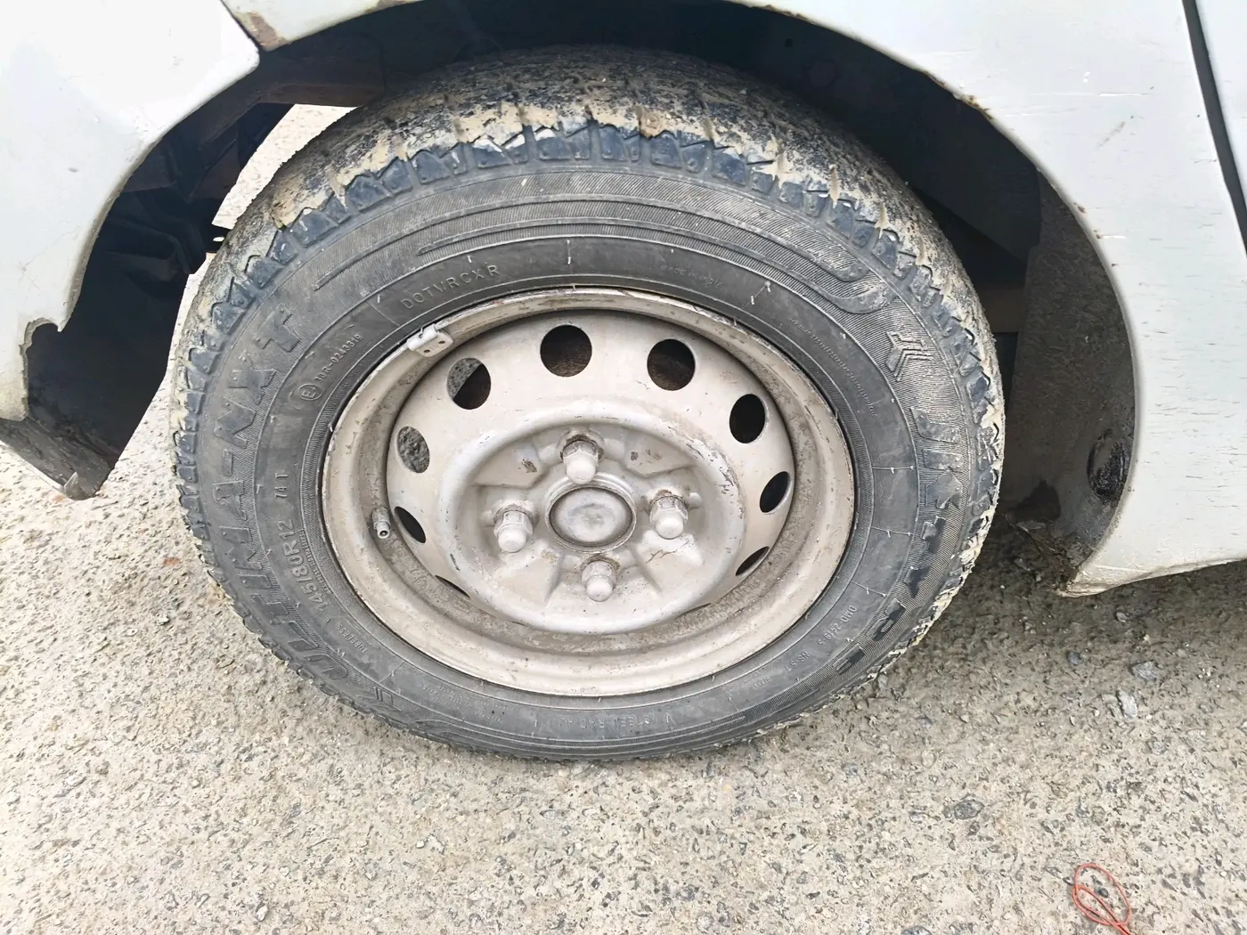 2011 Hyundai Eon ERA, CNG, Manual, 1,89,798 km, tyre