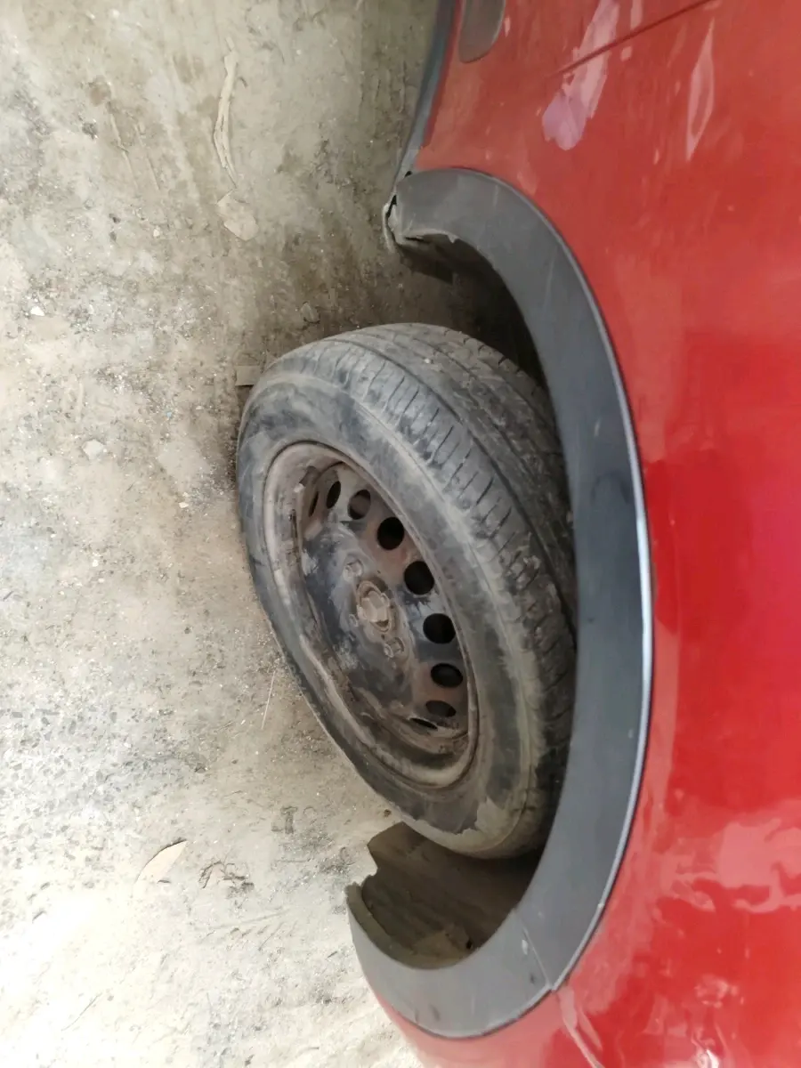 2018 Tata NEXON XE PETROL, Petrol, Manual, 33,090 km, tyre