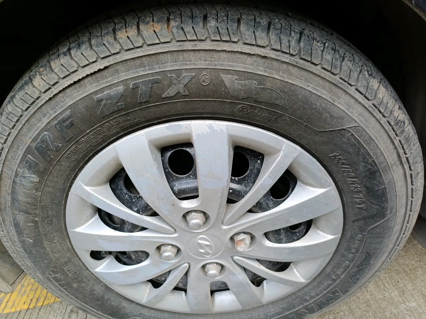 2013 Hyundai i10 SPORTZ 1.2, Petrol, Manual, 42,998 km, tyre