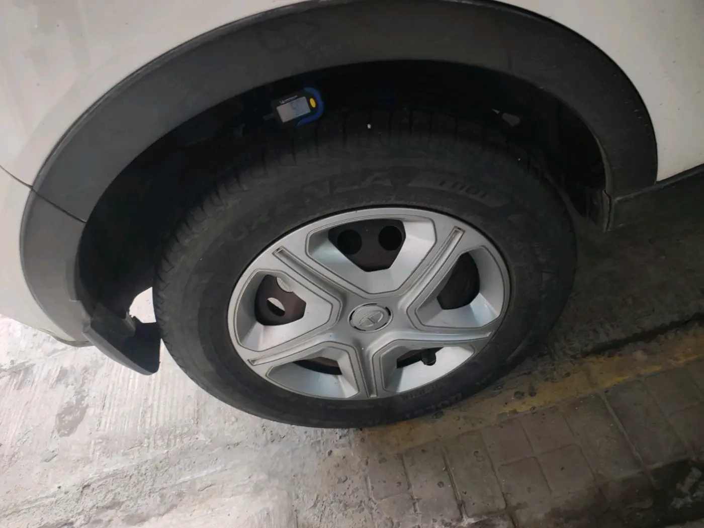 2020 Tata NEXON XMA PETROL, Petrol, Automatic, 55,421 km, tyre