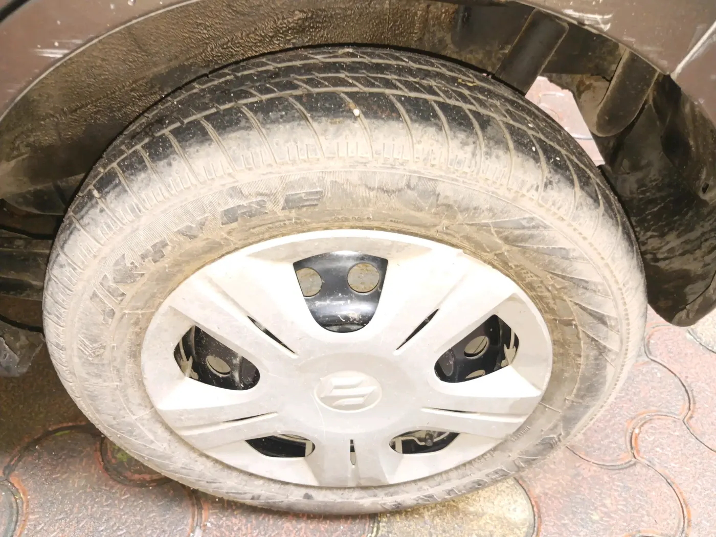 2017 Maruti Wagon R 1.0 VXI AMT, Petrol, Automatic, 30,621 km, tyre