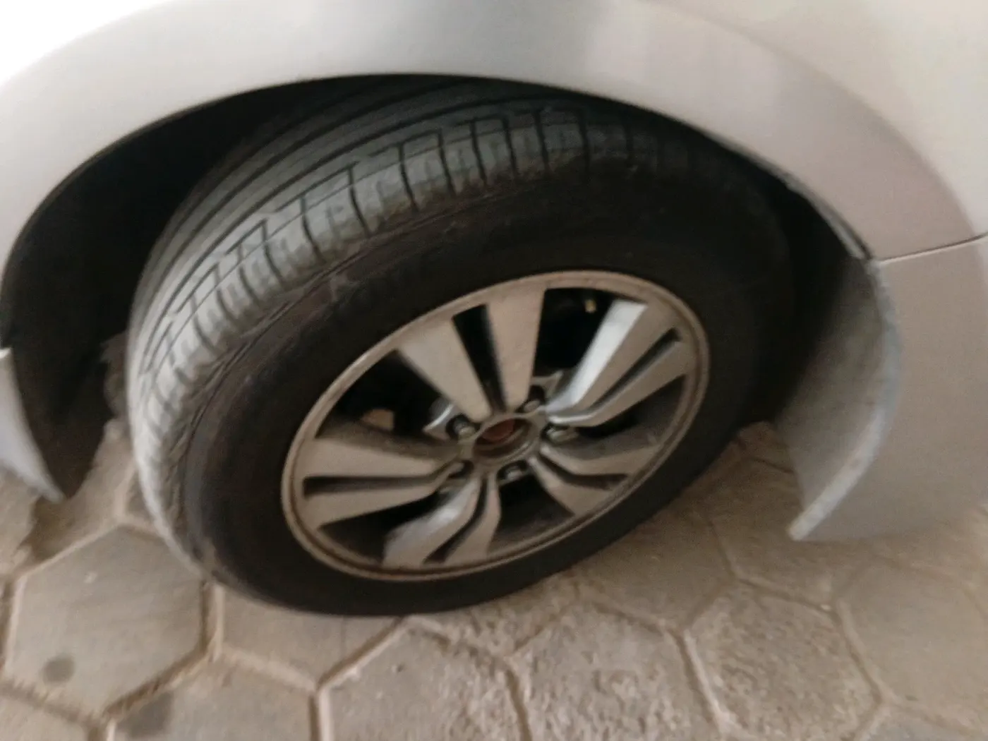 2011 Honda Accord 2.4L I-VTEC AT, Petrol, Automatic, 1,12,284 km, tyre