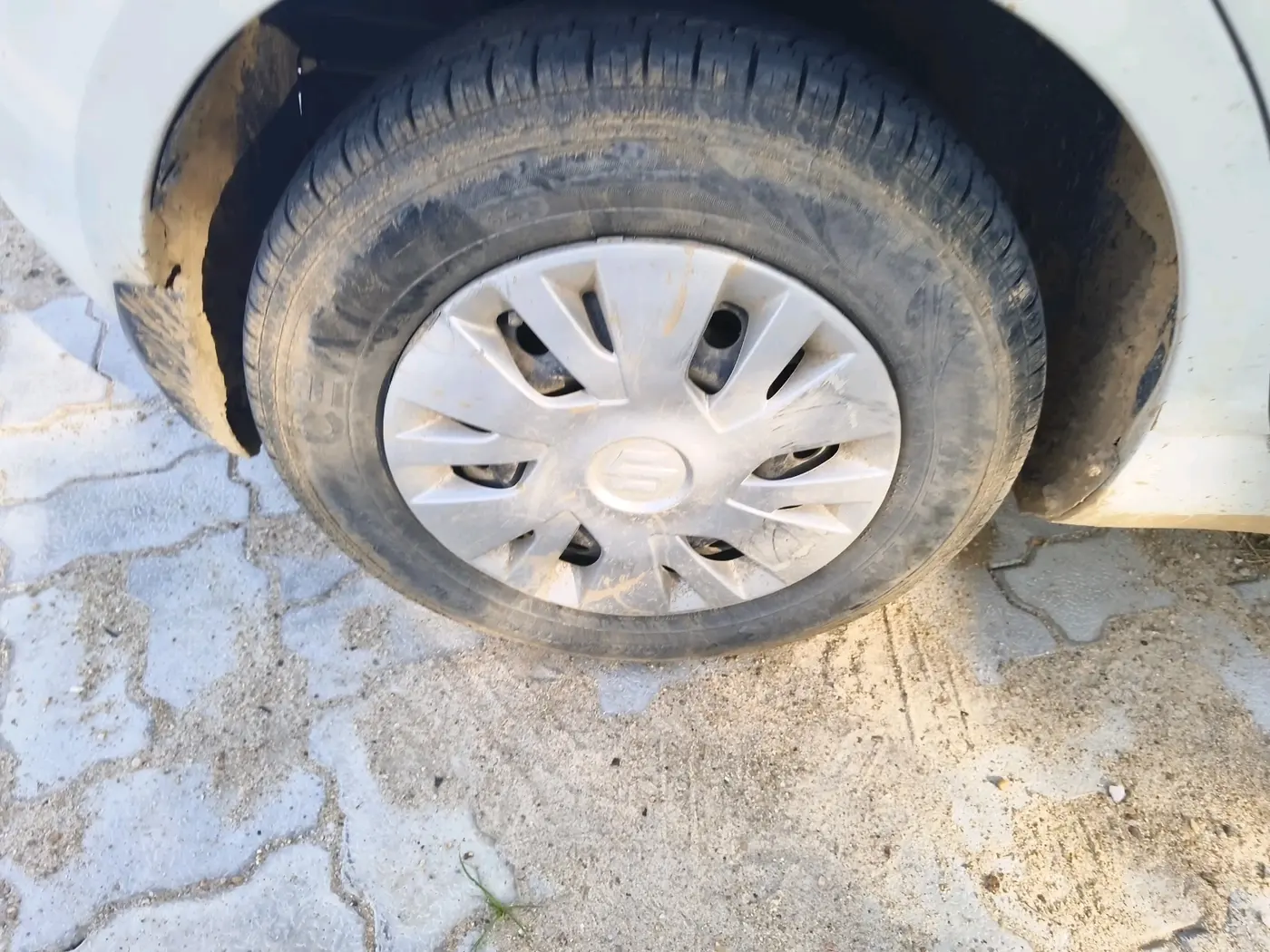 2013 Maruti Swift VDI, Diesel, Manual, 1,01,084 km, tyre