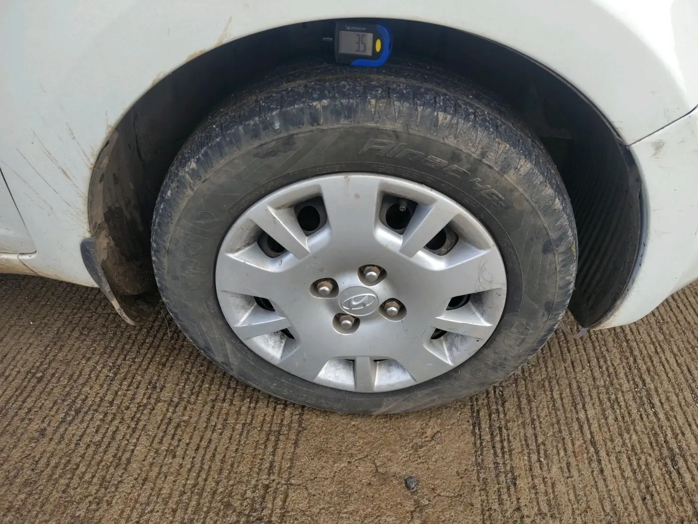 2013 Hyundai i20 MAGNA (O) 1.2, CNG, Manual, 1,26,809 km, tyre